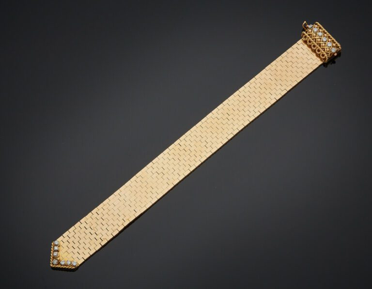 BRACELET "ceinture" en platine (800) et or jaune (750) souple, à maille brique.…
