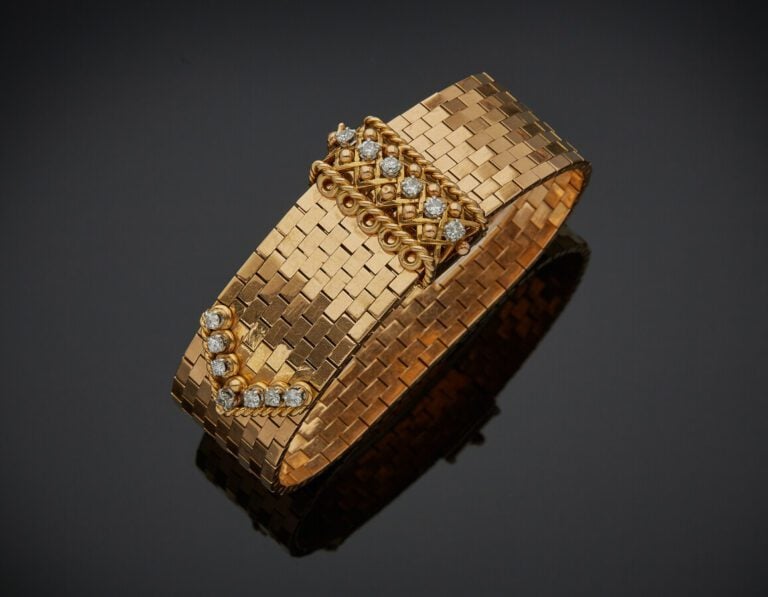 BRACELET "ceinture" en platine (800) et or jaune (750) souple, à maille brique.…