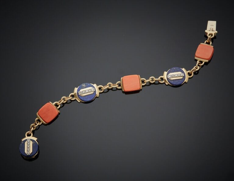 BRACELET en or jaune (585%) 14 carats, composé de chaînettes, de trois disques…