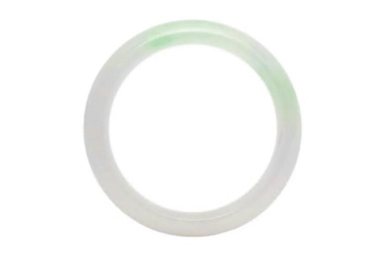 BRACELET JONC EN JADE JADEITE "MOUSSE DANS LA NEIGE" - Chine ou Vietnam, Modern…