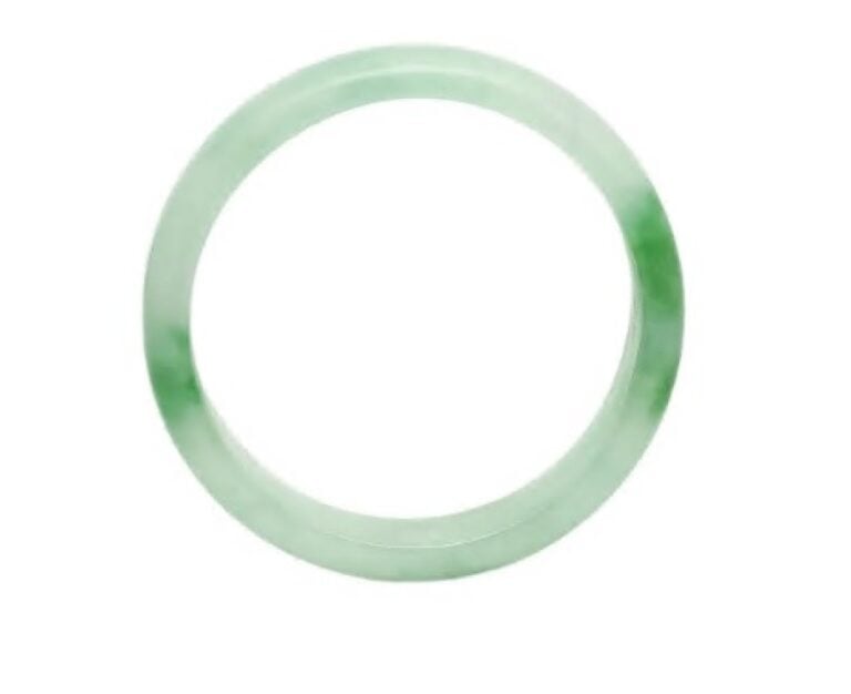 BRACELET JONC EN JADE JADEITE "MOUSSE DANS LA NEIGE" - Chine ou Vietnam, Modern…