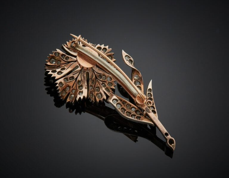 BROCHE trembleuse « fleur » en or rose (750 millièmes) et argent (min. 800 mill…
