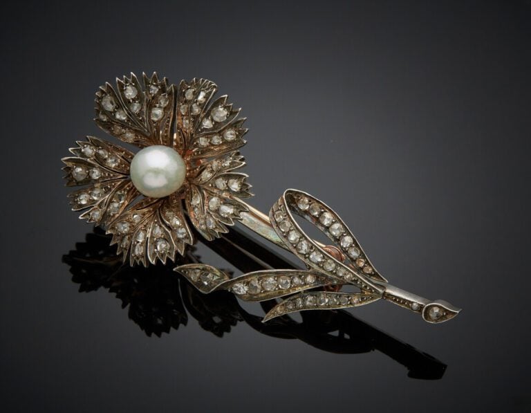 BROCHE trembleuse « fleur » en or rose (750 millièmes) et argent (min. 800 mill…