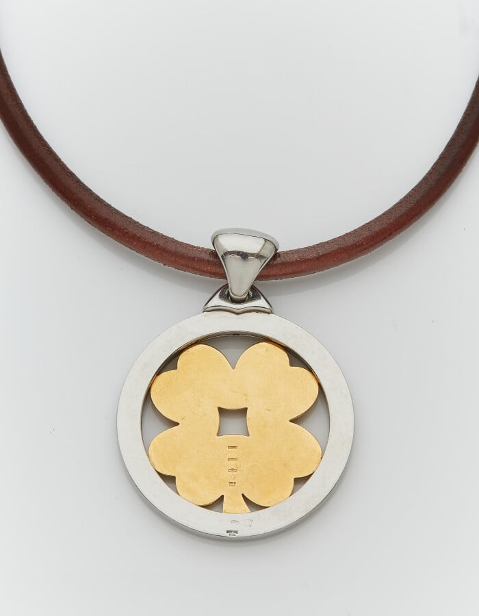 BULGARI - COLLIER modèle « Tondo », composé d'un lien en cuir marron tubulaire…