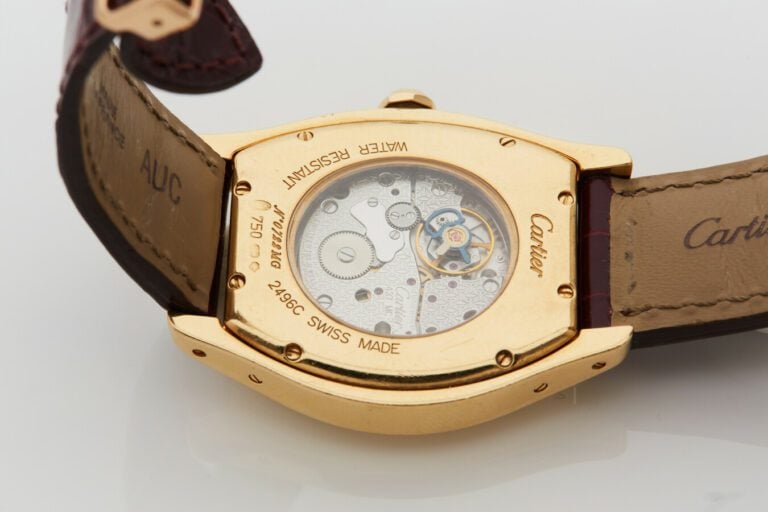 CARTIER - BRACELET MONTRE "Tortue", en or jaune (750). Cadran guilloché à motif…
