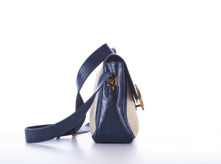 CELINE - 1970s/80s - SAC en toile et cuir marine, garnitures en métal doré émai…