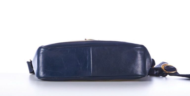CELINE - 1970s/80s - SAC en toile et cuir marine, garnitures en métal doré émai…