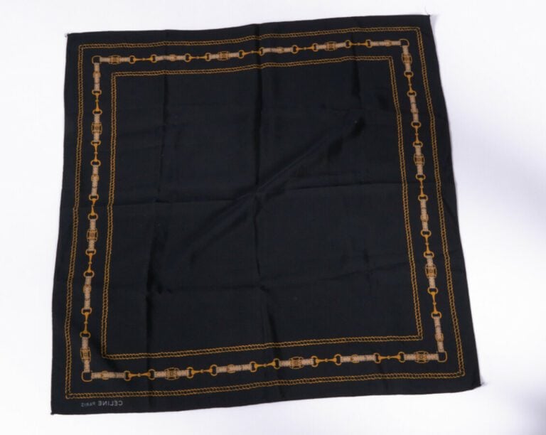 CELINE, LANVIN - 1970s - DEUX CARRÉS en soie imprimée - 50 x 50 cm