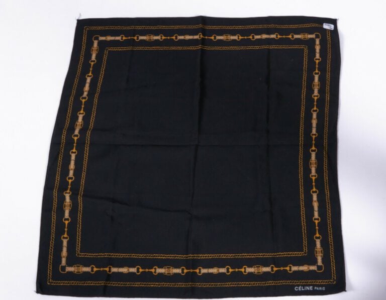 CELINE, LANVIN - 1970s - DEUX CARRÉS en soie imprimée - 50 x 50 cm