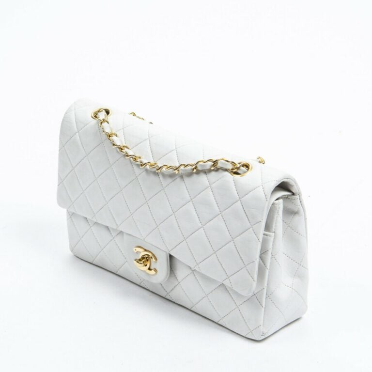 CHANEL - Circa 1989/91 - Sac "Timeless" - "Timeless" bag - - Cuir matelassé bla…