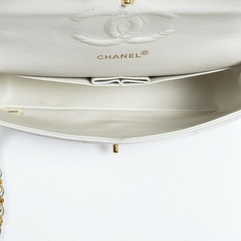 CHANEL - Circa 1989/91 - Sac "Timeless" - "Timeless" bag - - Cuir matelassé bla…