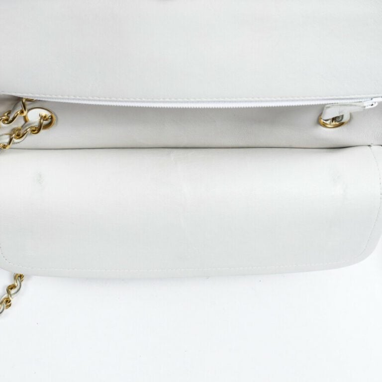 CHANEL - Circa 1989/91 - Sac "Timeless" - "Timeless" bag - - Cuir matelassé bla…