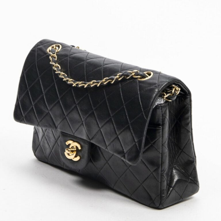 CHANEL - Circa 1989/91 - Sac "Timeless" - "Timeless" bag - - Cuir matelassé noi…