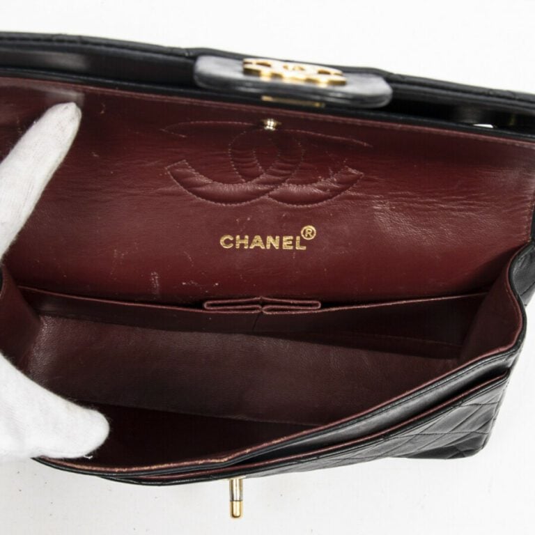 CHANEL - Circa 1989/91 - Sac "Timeless" - "Timeless" bag - - Cuir matelassé noi…