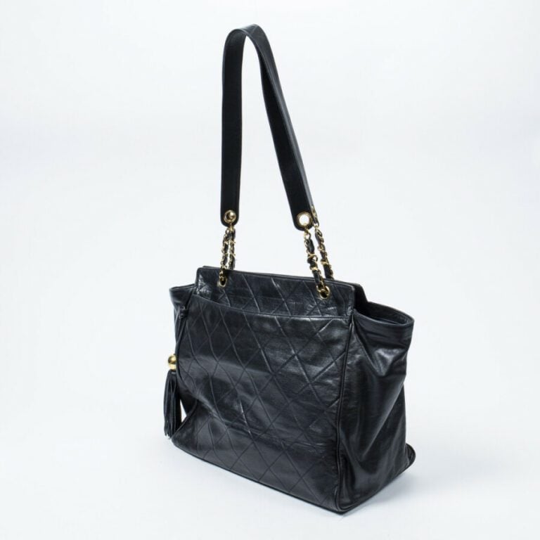 CHANEL - Circa 1991/94 - Cabas pompon - Tassel tote - - Cuir matelassé noir - B…