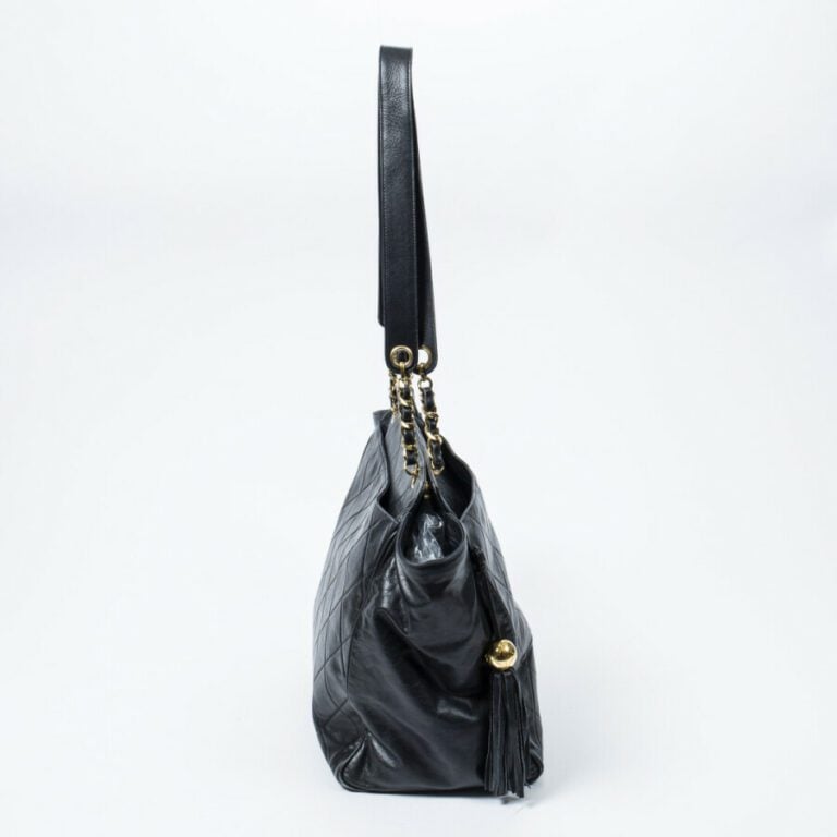 CHANEL - Circa 1991/94 - Cabas pompon - Tassel tote - - Cuir matelassé noir - B…