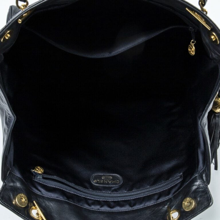 CHANEL - Circa 1991/94 - Cabas pompon - Tassel tote - - Cuir matelassé noir - B…