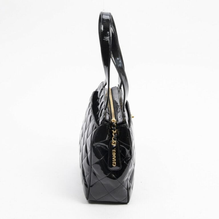 CHANEL - Circa 1996/97 - Sac - Bag - - Cuir verni matelassé noir - Black quilte…