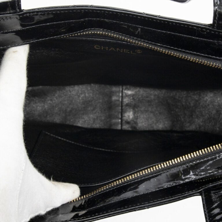 CHANEL - Circa 1996/97 - Sac - Bag - - Cuir verni matelassé noir - Black quilte…