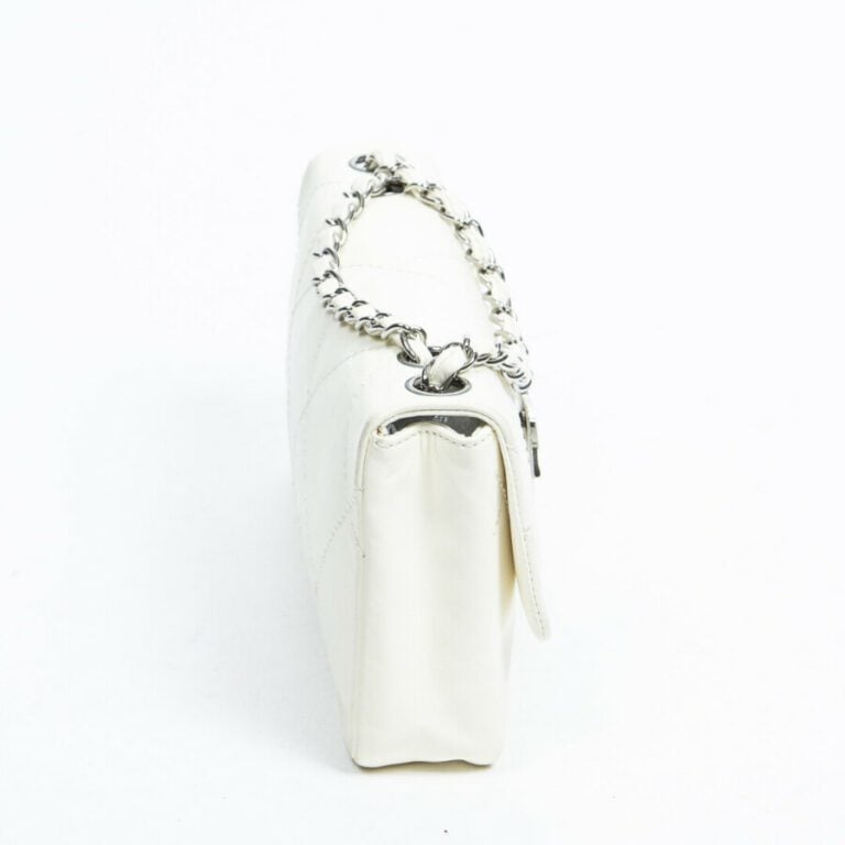CHANEL - Circa 2004/05 - Sac baguette - Baguette bag - - Cuir matelassé blanc -…