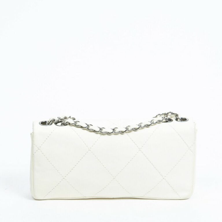 CHANEL - Circa 2004/05 - Sac baguette - Baguette bag - - Cuir matelassé blanc -…