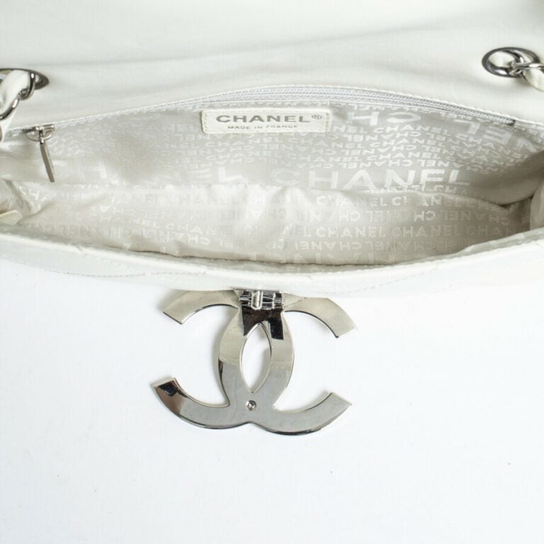 CHANEL - Circa 2004/05 - Sac baguette - Baguette bag - - Cuir matelassé blanc -…