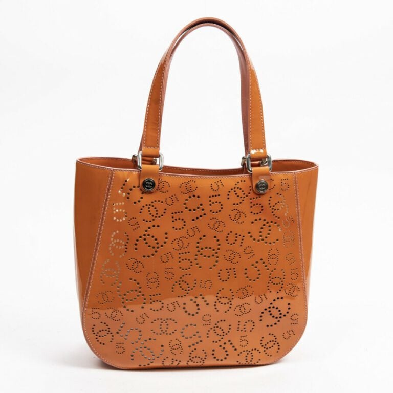 CHANEL - Circa 2005/06 - Cabas - Tote - - Cuir verni perforé orange - Orange pe…