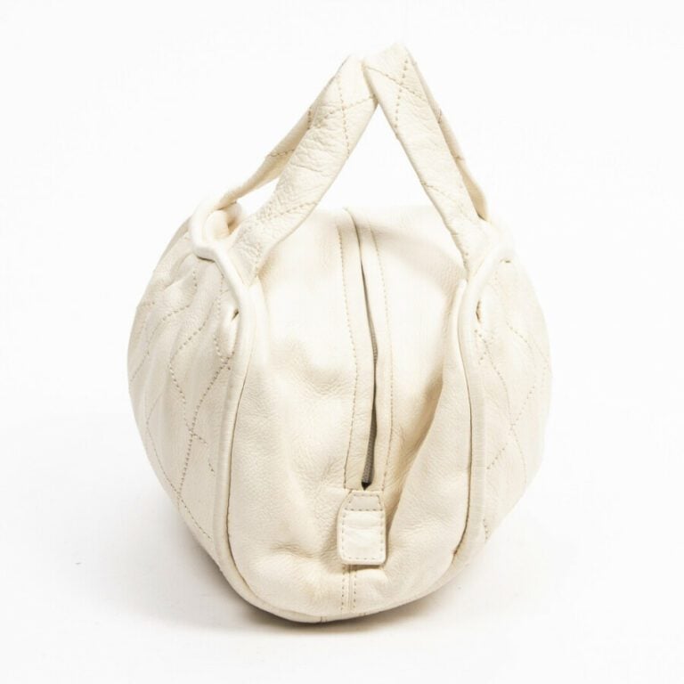 CHANEL - Circa 2005/06 - Petit sac polochon - Duffel small bag - - Cuir matelas…