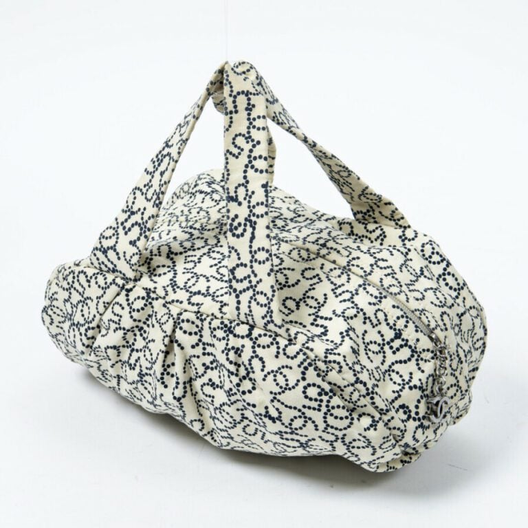 CHANEL - Circa 2005/06 - Sac polochon - Duffle bag - - Toile imprimée ivoire et…