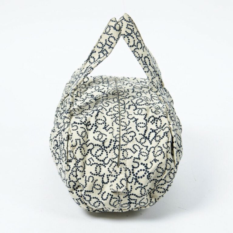 CHANEL - Circa 2005/06 - Sac polochon - Duffle bag - - Toile imprimée ivoire et…