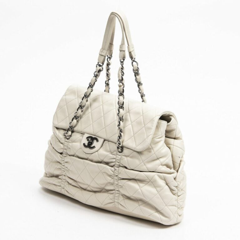 CHANEL - Circa 2006/08 - Cabas - Tote - - Cuir matelassé ivoire - Ivory quilted…