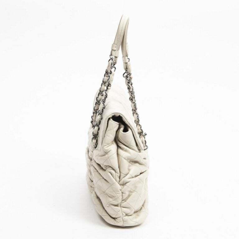 CHANEL - Circa 2006/08 - Cabas - Tote - - Cuir matelassé ivoire - Ivory quilted…