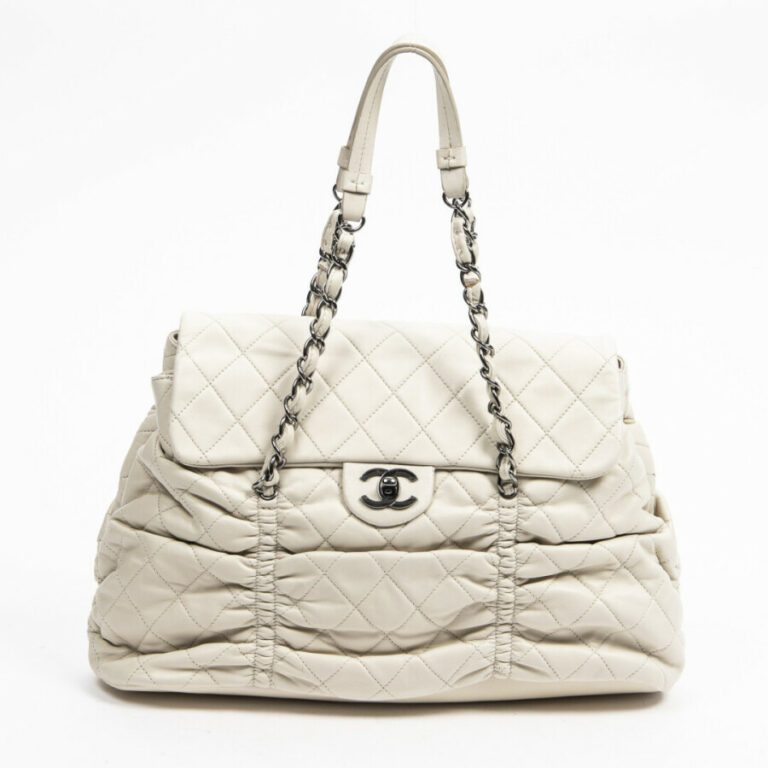 CHANEL - Circa 2006/08 - Cabas - Tote - - Cuir matelassé ivoire - Ivory quilted…