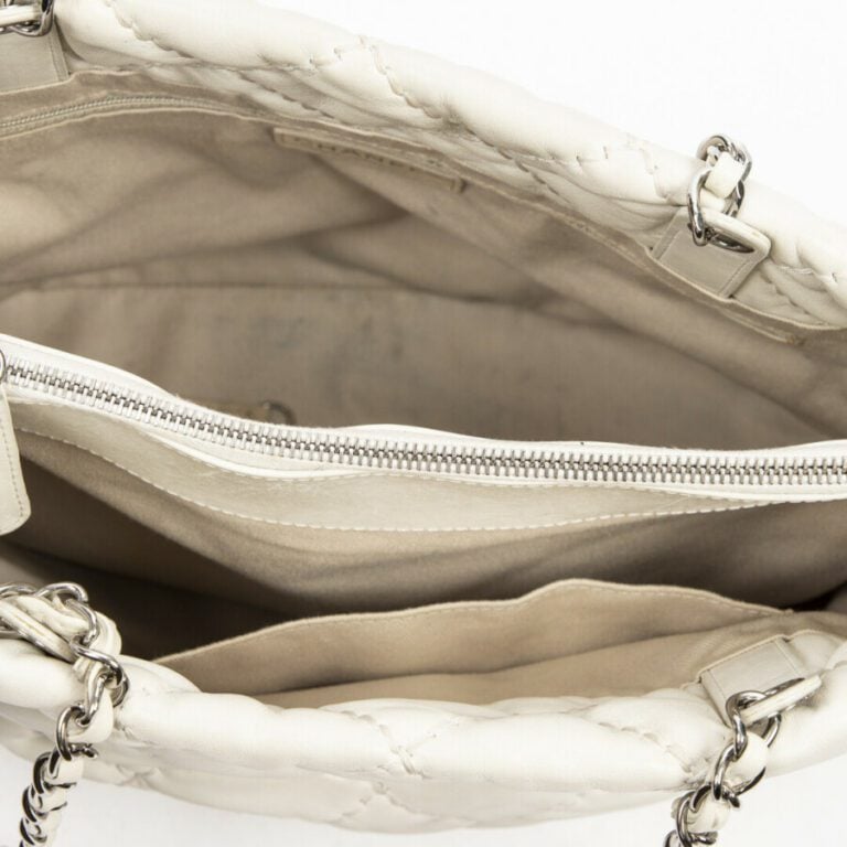 CHANEL - Circa 2013/14 - Sac - Bag - - Cuir matelassé "Wild Stitch" blanc - Whi…