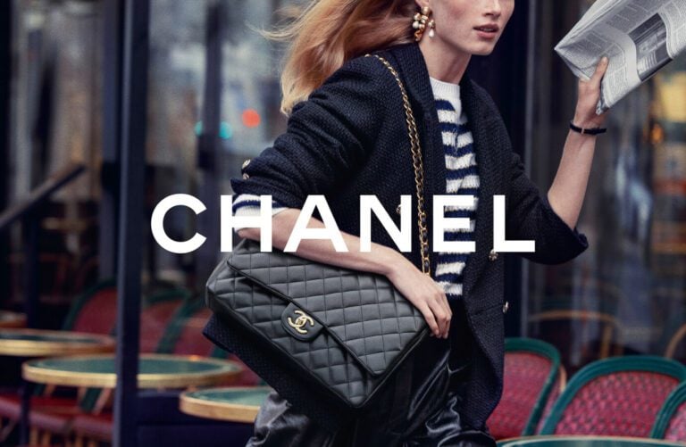 CHANEL - SAC "Timeless" en cuir matelassé cappuccino, garnitures en métal doré,…