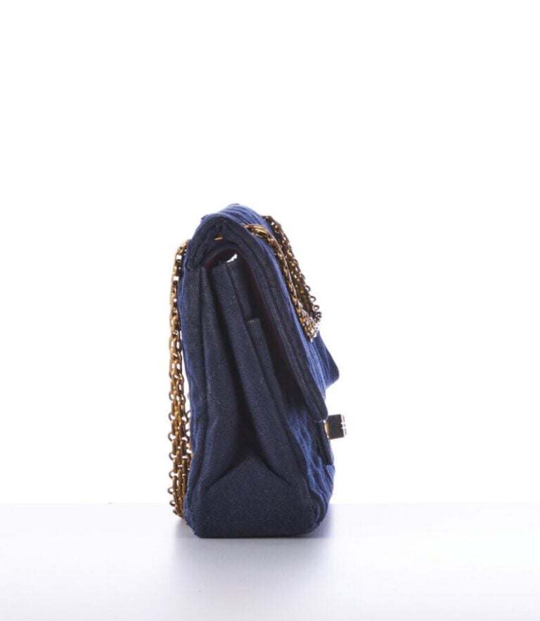 CHANEL vintage - 1960s/70s - SAC "2:55" en jersey matelassé marine, garnitures…