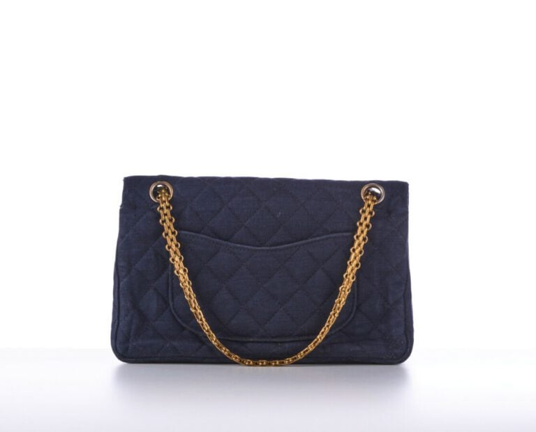 CHANEL vintage - 1960s/70s - SAC "2:55" en jersey matelassé marine, garnitures…