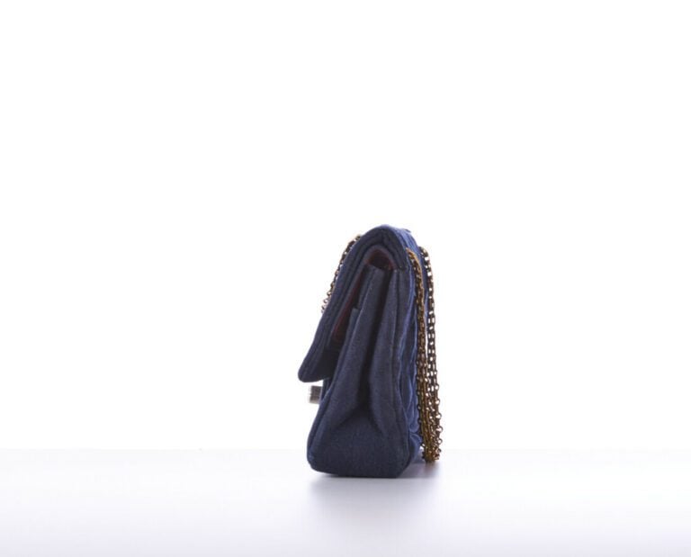 CHANEL vintage - 1960s/70s - SAC "2:55" en jersey matelassé marine, garnitures…