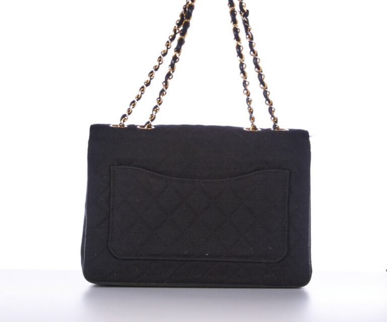 CHANEL vintage - SAC en jersey matelassé et cuir noir, garnitures en métal doré…