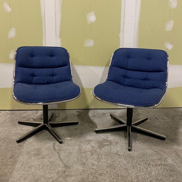Charles POLLOCK (1930-2013) - Deux chaises Pollock, coques en plastique moulé n…