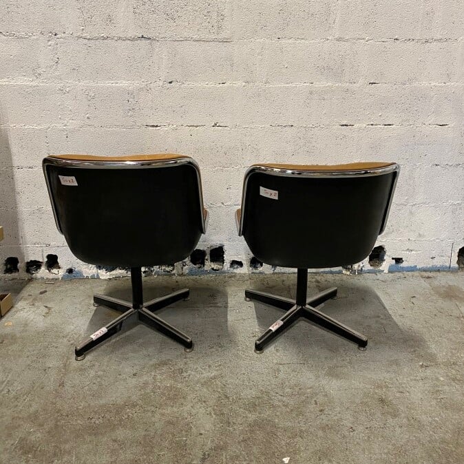 Charles POLLOCK (1930-2013) pour Knoll - Deux Chaises Pollock, coques en plasti…
