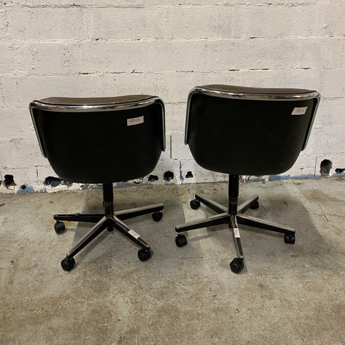 Charles POLLOCK (1930-2013) pour Knoll - Deux Chaises Pollock, coques en plasti…