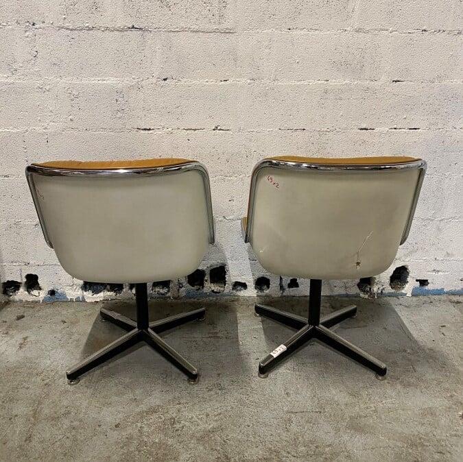 Charles POLLOCK (1930-2013) pour Knoll - Deux Chaises Pollock, coques en plasti…