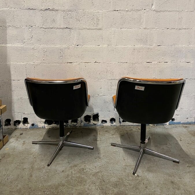 Charles POLLOCK (1930-2013) pour Knoll - Deux Fauteuils Pollock, coques en plas…
