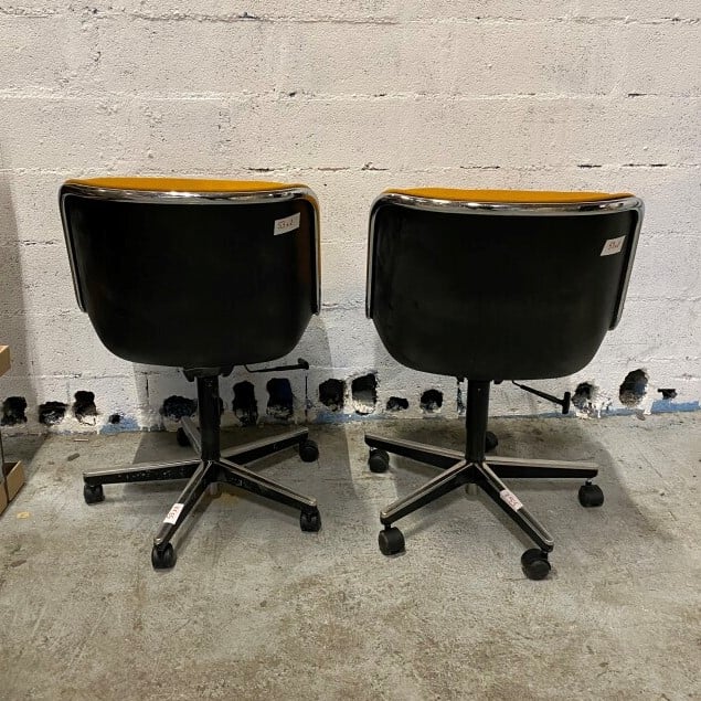 Charles POLLOCK (1930-2013) pour Knoll - Deux Fauteuils Pollock, coques en plas…