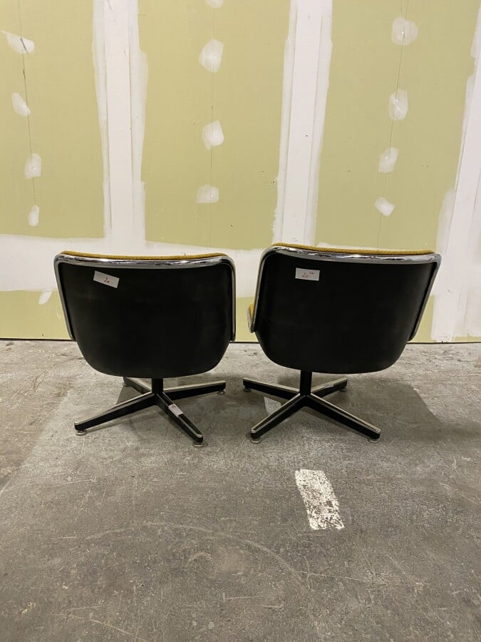 Charles POLLOCK (1930-2013) pour Knoll - Deux Fauteuils Pollock, coques en plas…