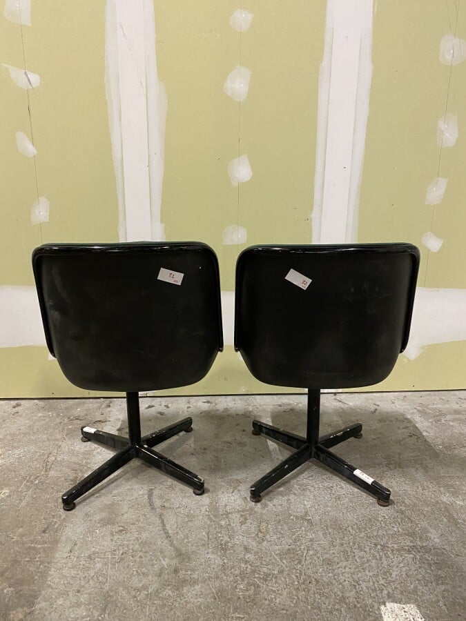 Charles POLLOCK (1930-2013) pour Knoll - Deux Fauteuils Pollock, coques en plas…