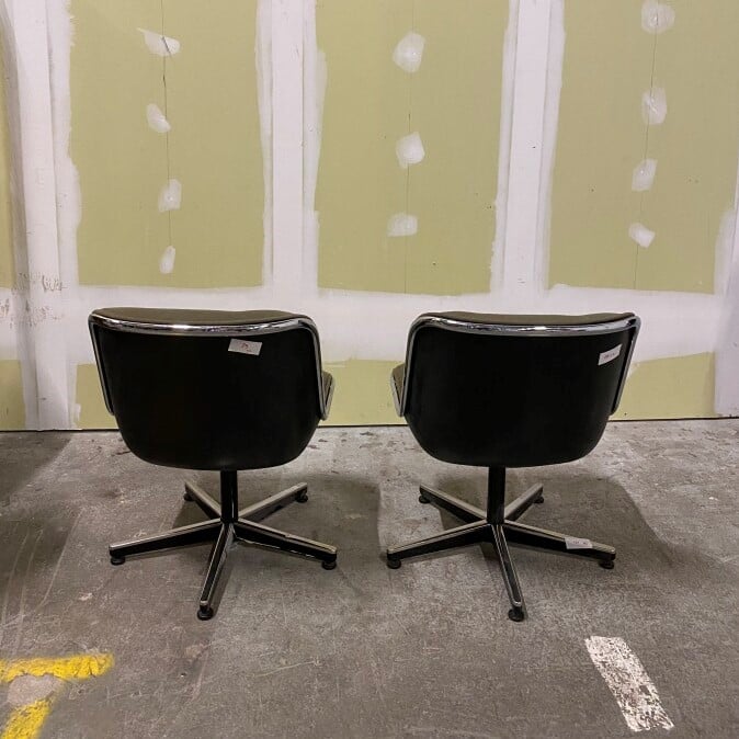 Charles POLLOCK (1930-2013) pour Knoll - Deux Fauteuils Pollock, coques en plas…