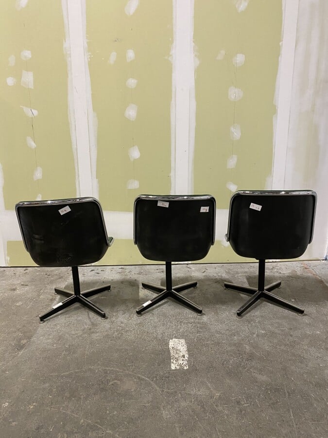 Charles POLLOCK (1930-2013) pour Knoll - Trois Fauteuils Pollock, coques en pla…