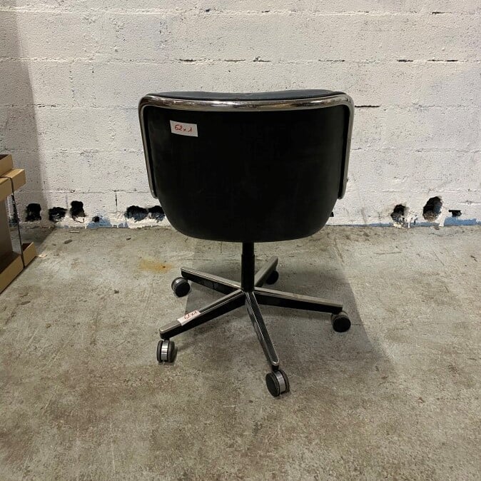 Charles POLLOCK (1930-2013) pour Knoll - Un Fauteuil Pollock, coque en plastiqu…